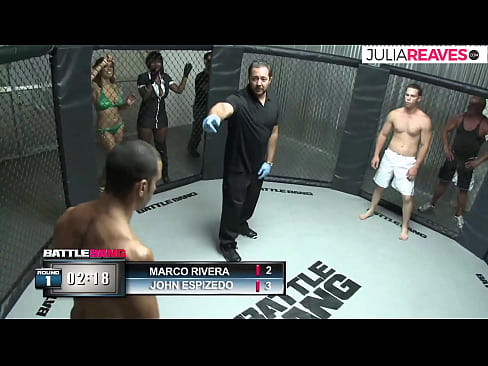 ❤️ Ultimate Fighter akimtosa msichana nambari baada ya pigano ulingoni 