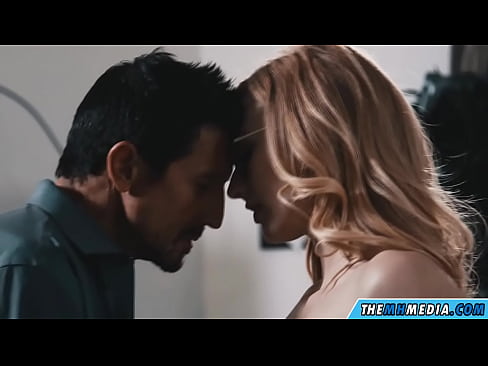 ❤️ Ngono ya kimapenzi na blonde mvivu 